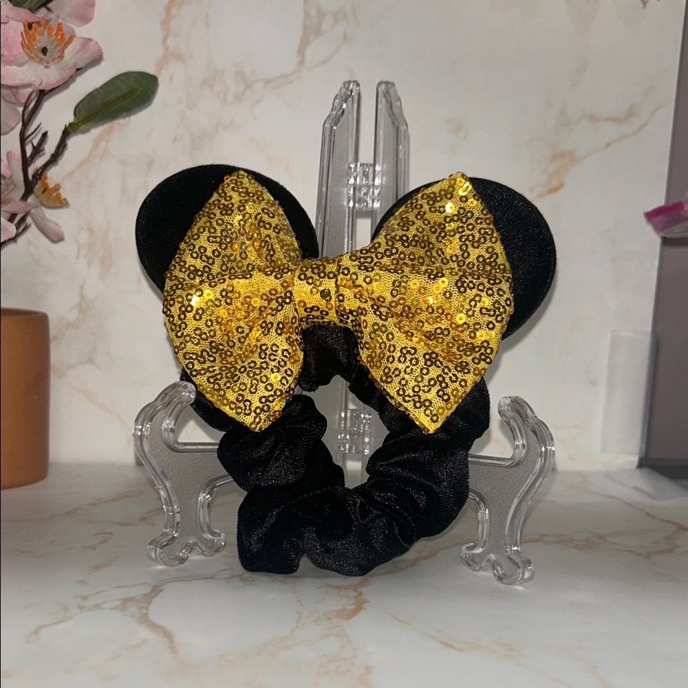 Minnie Mouse Black and Gold Sequined Bow Hair Scrunchie. NWOT. NOT USED.